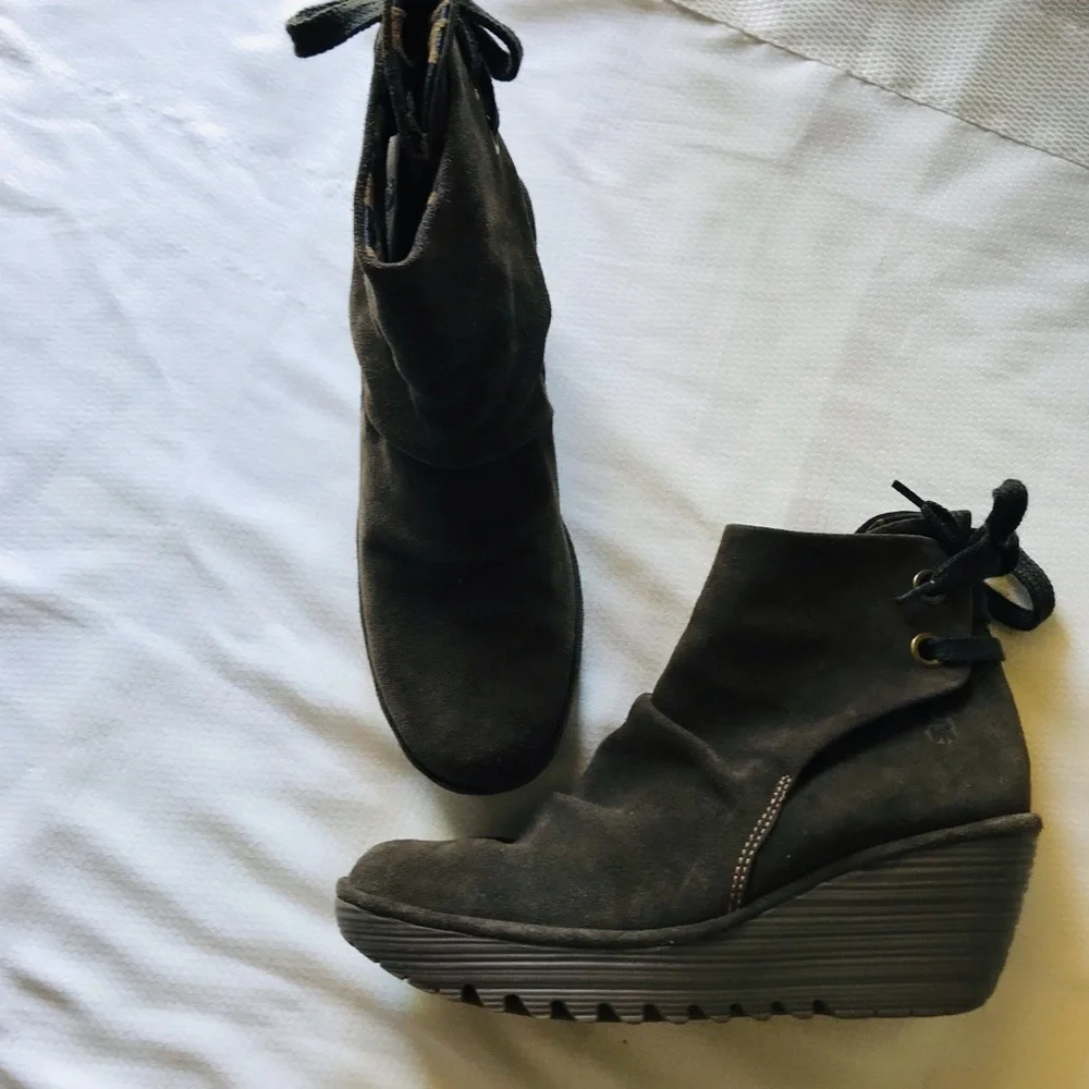 FLY LONDON SHOES YAMA‎ SLUDGE GREEN SUEDE BOOTIES PLATFORM WEDGE ANKLE BOOT